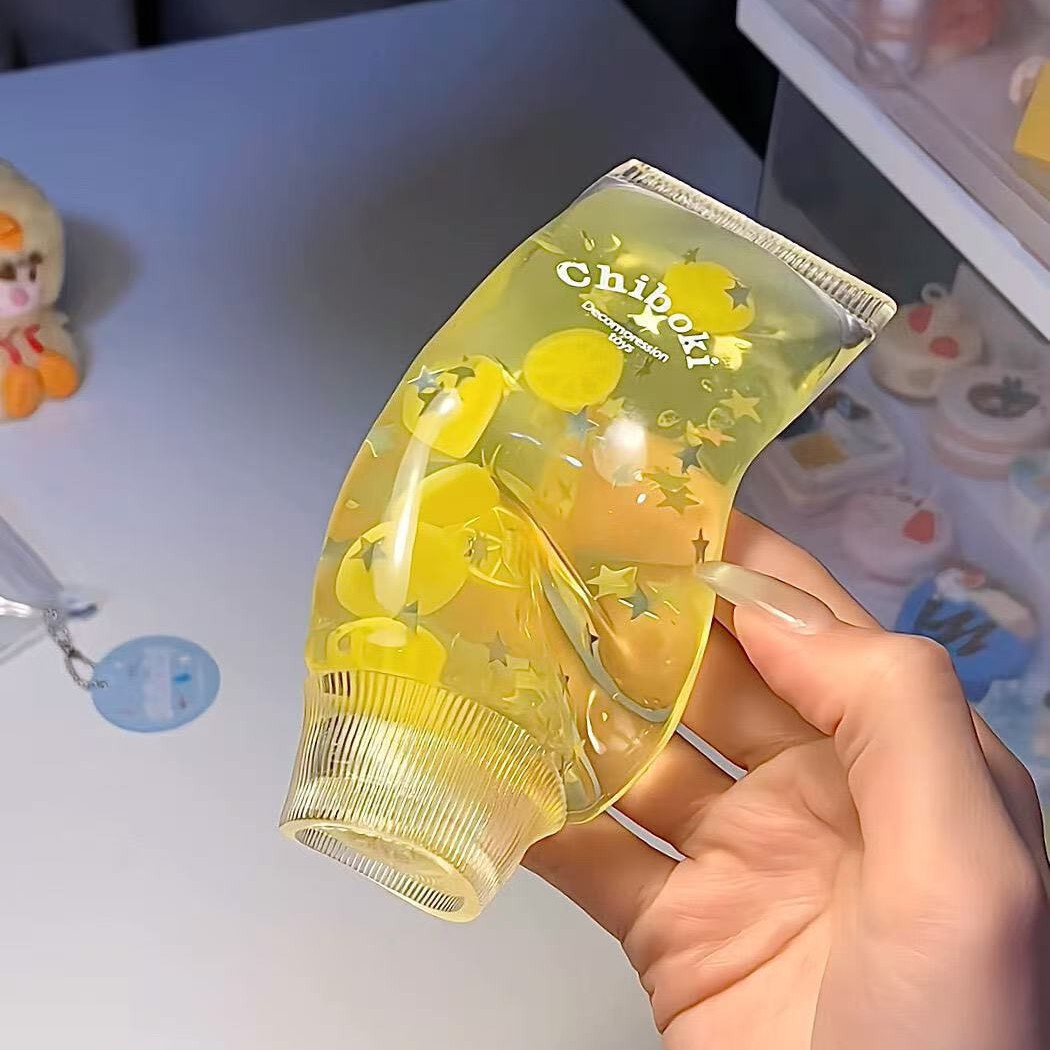 1個入りミニフルーツドリンクボトルスクイーズ玩具、透明な水筒 - Electronics Latest Gadgets のレビューと価格